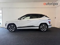 Vit Begagnad 2023 Hyundai Kona Advanced SUV | 399 900 kr