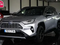 Grå Begagnad 2020 Toyota RAV4 Hybrid Style SUV | 299 500 kr (Marknadspris)