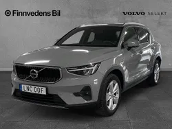 Grå Begagnad 2023 Volvo XC40 Core SUV | 349 000 kr (Marknadspris)