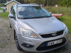 Grå Begagnad 2011 Ford Focus Platinum Kombi | 20 000 kr (Bra pris)