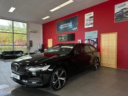 Svart Begagnad 2021 Volvo V90 Momentum Kombi | 318 500 kr (Marknadspris)