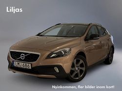 Brun Begagnad 2015 Volvo V40 CC Summum Kombi | 179 000 kr (Lite dyr)