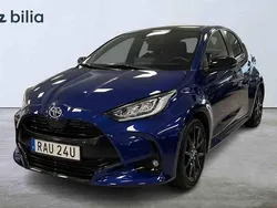 Blå Begagnad 2024 Toyota Yaris Hybrid Halvkombi | 294 900 kr