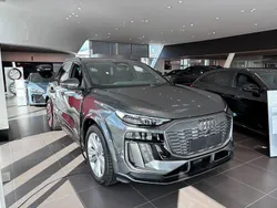 Grå Ny 2025 Audi Q6 e-tron S-Line SUV | 812 900 kr