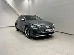 Grå (daytonagrü pärleffekt) Begagnad 2022 Audi e-tron S-Line SUV | 459 000 kr (Marknadspris)