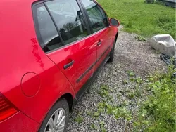 Röd Begagnad 2006 VW Golf V Comfortline Halvkombi | 35 000 kr (Dyr)