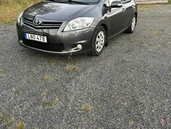 Grå Begagnad 2010 Toyota Auris Plus Halvkombi | 47 000 kr (Marknadspris)
