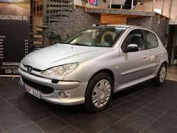 Ljusgrå Begagnad 2005 Peugeot 206 Halvkombi | 19 900 kr (Lite dyr)