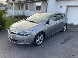 Grå Begagnad 2011 Opel Astra Enjoy Kombi | 42 990 kr (Marknadspris)