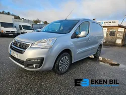 Ljusgrå (grå) Begagnad 2019 Peugeot Partner S Minibuss | 106 250 kr (Marknadspris)