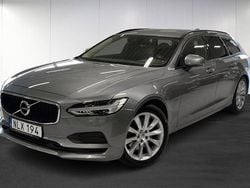 Ljusblå (blue) Begagnad 2018 Volvo V90 Kombi | 239 900 kr (Marknadspris)