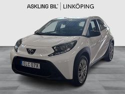 Vit Begagnad 2023 Toyota Aygo Play Halvkombi | 177 000 kr (Marknadspris)