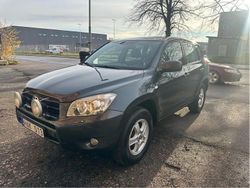 Grå Begagnad 2006 Toyota RAV4 SUV | 54 900 kr (Superpris)