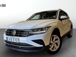 Vit Begagnad 2022 VW Tiguan Life SUV | 279 500 kr (Bra pris)