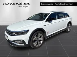 Vit (glacier white metallic) Begagnad 2024 VW Passat Alltrack Kombi | 389 900 kr (Marknadspris)