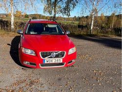 Röd Begagnad 2013 Volvo V70 R-Design Kombi | 95 000 kr (Marknadspris)