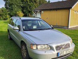 Grå Begagnad 2005 Volvo V70 Kinetic Kombi | 18 000 kr (Marknadspris)