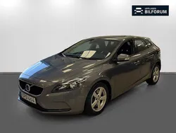 Grå Begagnad 2018 Volvo V40 Kinetic Kombi | 164 900 kr (Marknadspris)