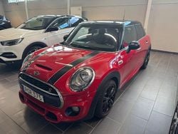 Röd Begagnad 2017 Mini John Cooper Works Pepper Halvkombi | 179 000 kr (Marknadspris)