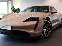 Ljusbrun (beige) Begagnad 2021 Porsche Taycan Performance Package Sedan | 595 000 kr (Superpris)