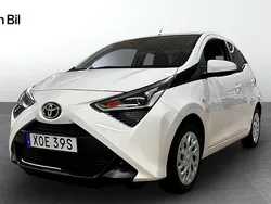 Vit Begagnad 2021 Toyota Aygo X-play Halvkombi | 129 800 kr (Marknadspris)