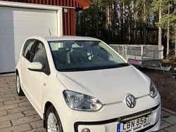 Vit Begagnad 2016 VW up! high up! Halvkombi | 69 000 kr (Marknadspris)