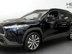 Svart (black) Begagnad 2024 Toyota Corolla Cross Executive SUV | 409 900 kr (Marknadspris)