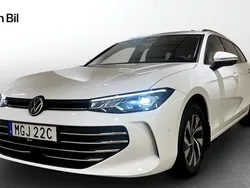 Vit Begagnad 2024 VW Passat Business Kombi | 369 900 kr (Dyr)