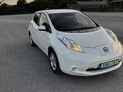 Vit Begagnad 2017 Nissan Leaf Halvkombi | 100 000 kr (Marknadspris)