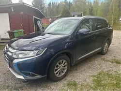 Blå Begagnad 2017 Mitsubishi Outlander SUV | 99 000 kr (Superpris)