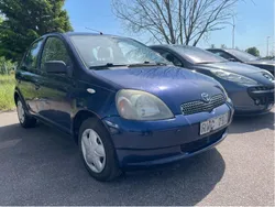 Blå Begagnad 2000 Toyota Yaris Halvkombi | 17 500 kr (Marknadspris)