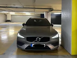 Grå Begagnad 2019 Volvo V60 Momentum Kombi | 219 000 kr (Marknadspris)