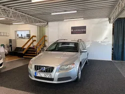 Ljusgrå (grå) Begagnad 2010 Volvo V70 Drive Kinetic Kombi | 59 900 kr (Marknadspris)
