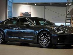 Grå Begagnad 2024 Porsche Panamera 4 Sedan | 1 199 000 kr