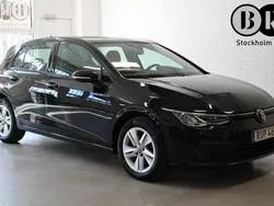 Svart Begagnad 2021 VW Golf VIII Halvkombi | 219 900 kr (Marknadspris)