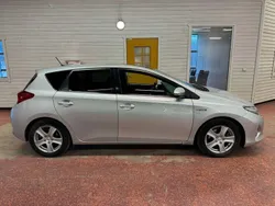 Silver Begagnad 2014 Toyota Auris Hybrid Edition Halvkombi | 89 000 kr