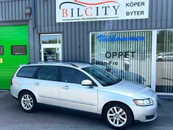 Ljusgrå (grå) Begagnad 2008 Volvo V50 Kinetic Kombi | 44 900 kr (Marknadspris)