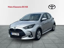 Silver Begagnad 2024 Toyota Yaris Hybrid Active Halvkombi | 239 000 kr (Marknadspris)
