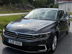 Grå Begagnad 2021 VW Passat GTE Kombi | 235 000 kr (Marknadspris)
