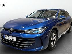 Reef blue metallic Begagnad 2024 VW Passat Business Kombi | 349 900 kr (Dyr)