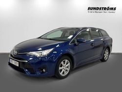 Mörkblå Begagnad 2015 Toyota Avensis Active Kombi | 99 900 kr (Superpris)