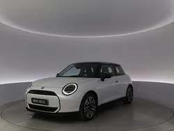 Vit Begagnad 2024 Mini Cooper Classic Halvkombi | 344 900 kr