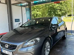 Grå Begagnad 2014 Volvo V40 Summum Kombi | 130 000 kr (Marknadspris)