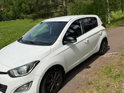 Vit Begagnad 2015 Hyundai i20 Select Halvkombi | 65 000 kr (Marknadspris)