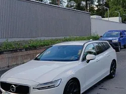 Vit Begagnad 2020 Volvo V60 Momentum Kombi | 189 000 kr (Marknadspris)