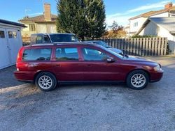 Röd Begagnad 2006 Volvo V70 Kinetic Kombi | 34 900 kr (Marknadspris)