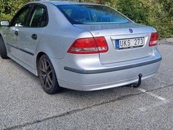 Grå Begagnad 2004 Saab 9-3 Vector Sedan | 8 000 kr (Marknadspris)