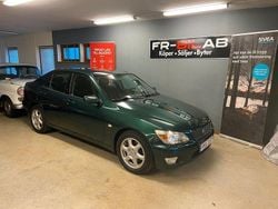 Grön Begagnad 2000 Lexus IS200 Sedan | 49 900 kr