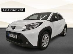 Vit Begagnad 2022 Toyota Aygo X X-play SUV | 154 900 kr (Marknadspris)