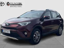 Mörkröd Begagnad 2016 Toyota RAV4 Hybrid SUV | 159 000 kr (Lite dyr)